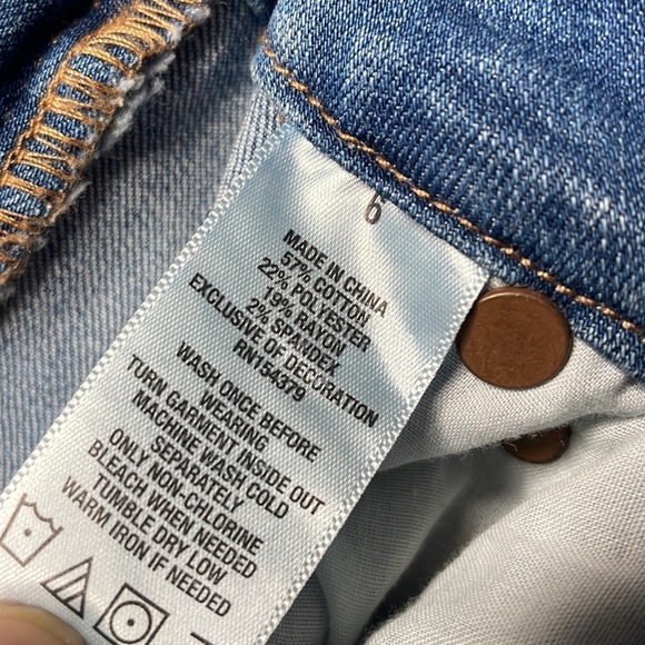 Aero High Rise High Wasted Stretchy Denim Jeans distressed Size 6 - Picture 6 of 10